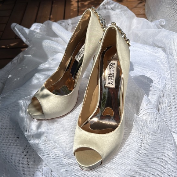 Badgley Mischka Kiara Embellished Peep-toe Pump Ivory 6.5 - Picture 7 of 12